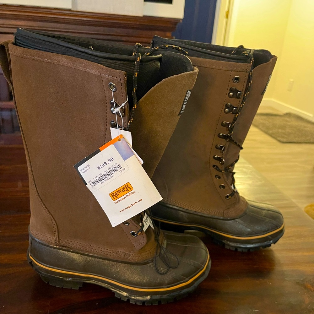 Ranger snow bootss for men size 7 NWT